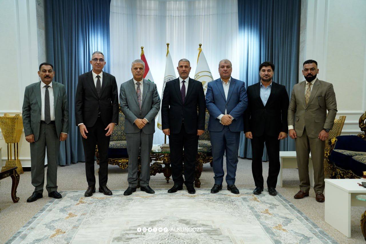 زيارة علمية تعزز آفاق التعاون بين جامعة الكنوز وكلية الإدارة الصناعية للنفط والغاز.