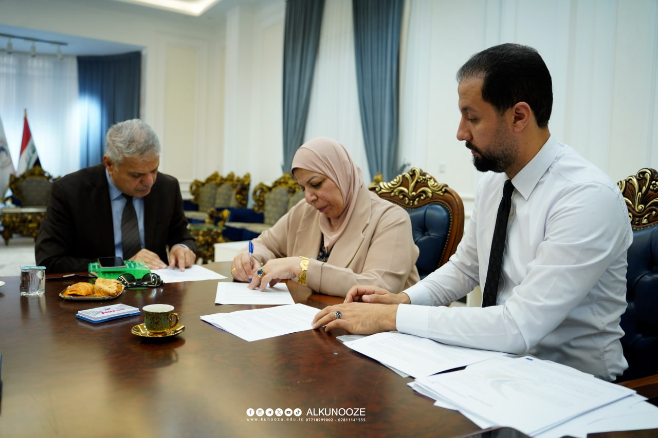توقيع عقد إنشاء وتجهيز قاعة “الريتاج” للمؤتمرات والندوات العلمية في جامعة الكنوز.