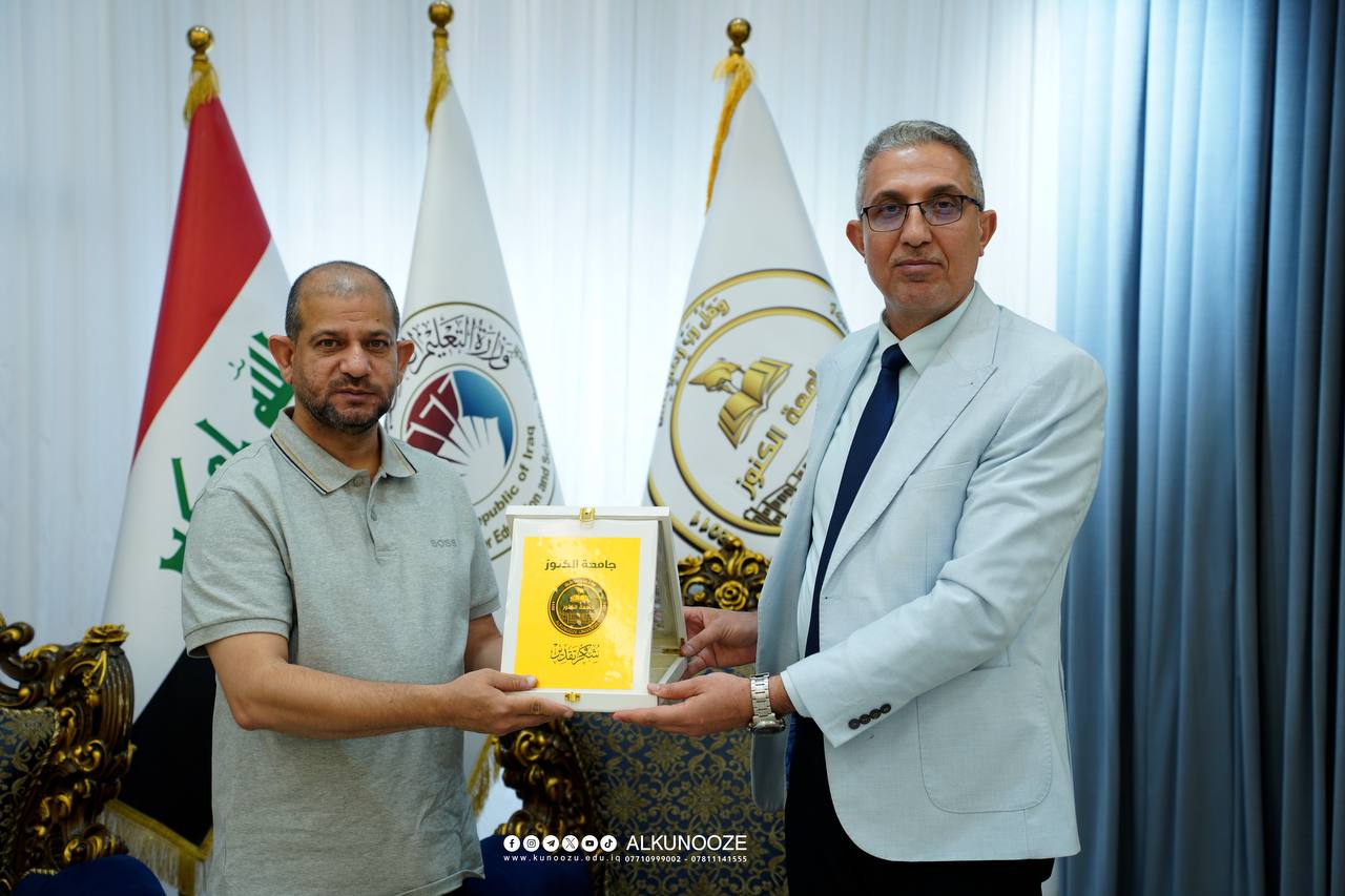 زيارة مدير بلدية أبي الخصيب إلى جامعة الكنوز لتعزيز التعاون المشترك