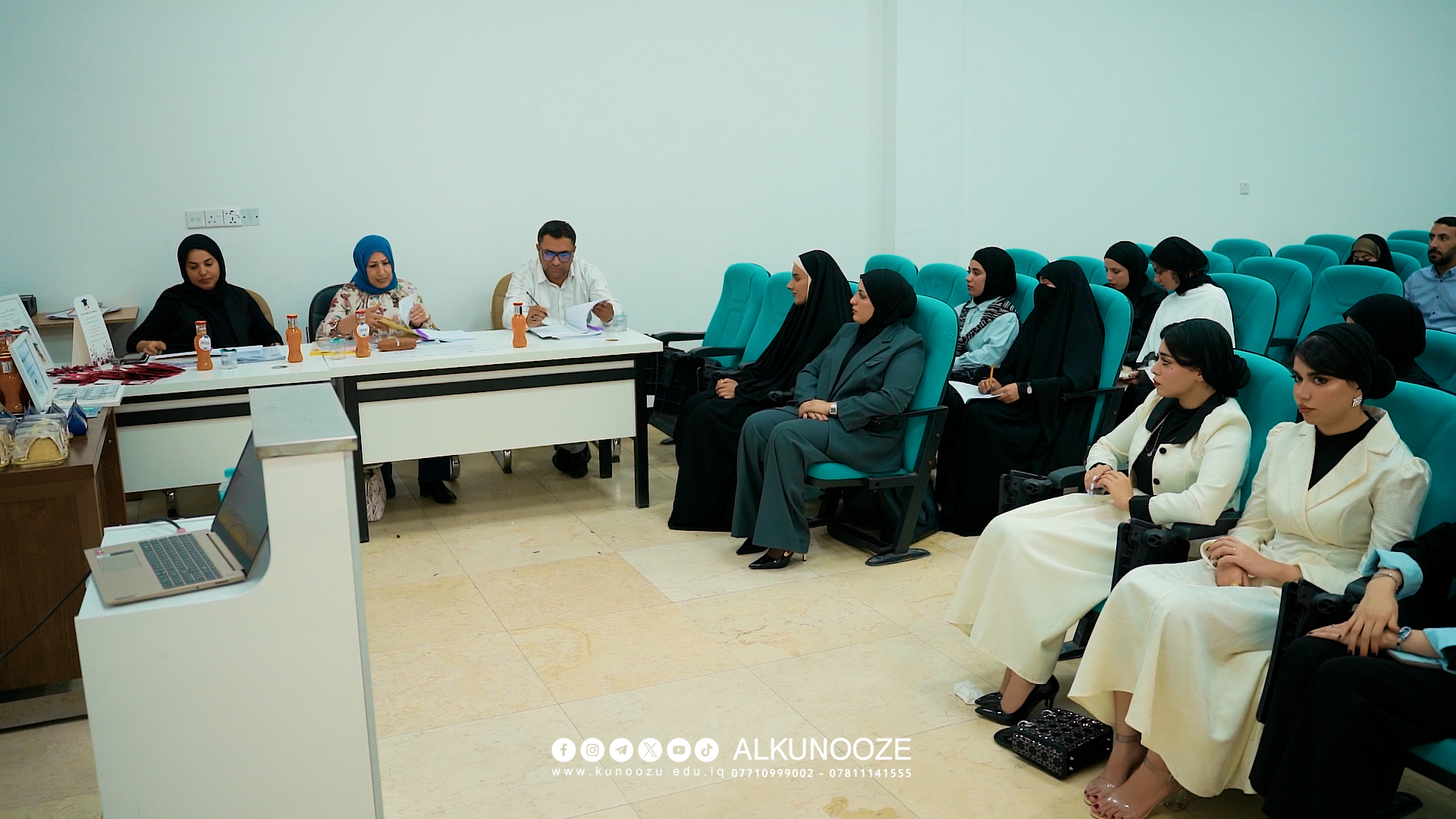 تقنيات صناعة الأسنان في جامعة الكنوز تختتم مسيرتها الأكاديمية بمناقشة بحوث التخرج