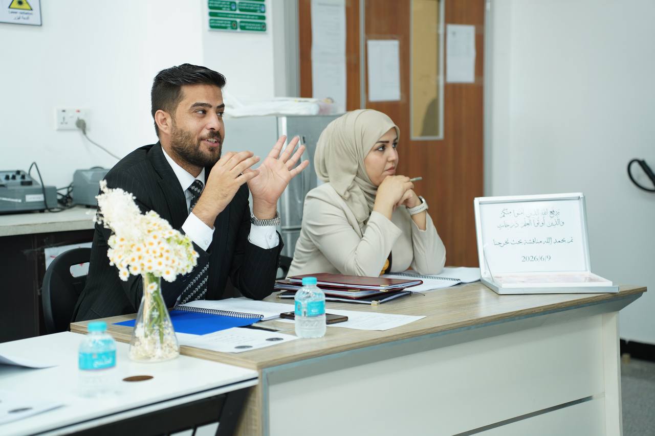 طلبة تقنيات صناعة الأسنان في جامعة الكنوز يختتمون دراستهم بمناقشة بحوث التخرج