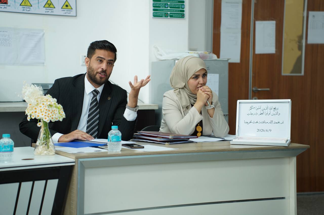 طلبة تقنيات صناعة الأسنان في جامعة الكنوز يختتمون دراستهم بمناقشة بحوث التخرج