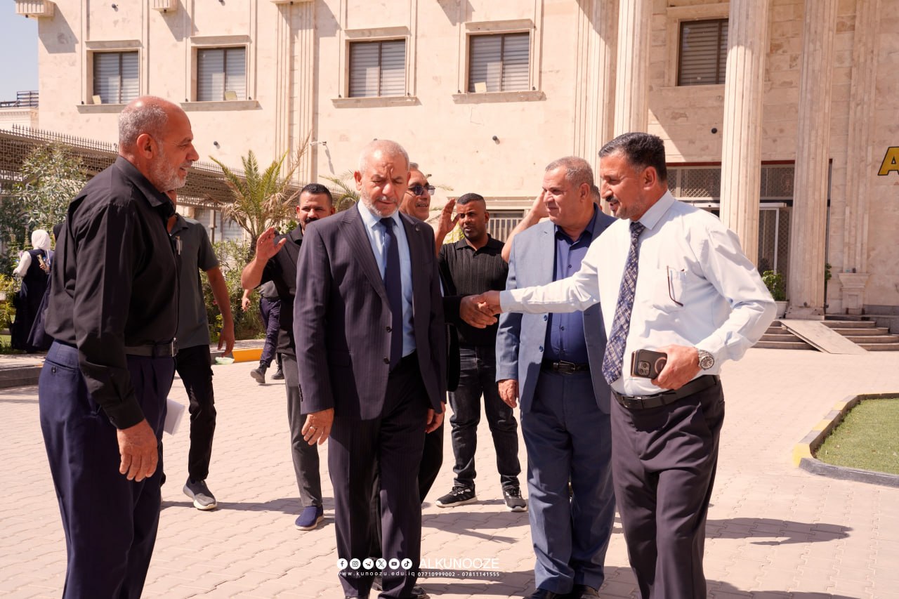 مدير تربية البصرة يزور جامعة الكنوز للاطلاع على سير الامتحانات الوزارية