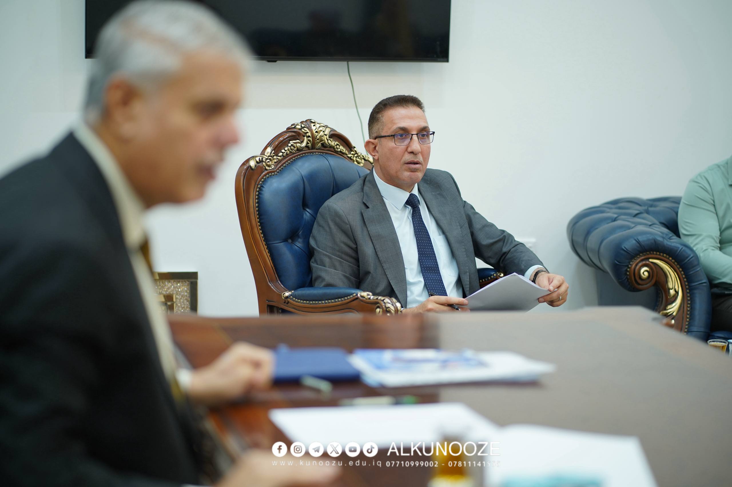 رئاسة جامعة الكنوز تستكمل التحضيرات النهائية للمؤتمر العلمي الأول للتنمية المستدامة